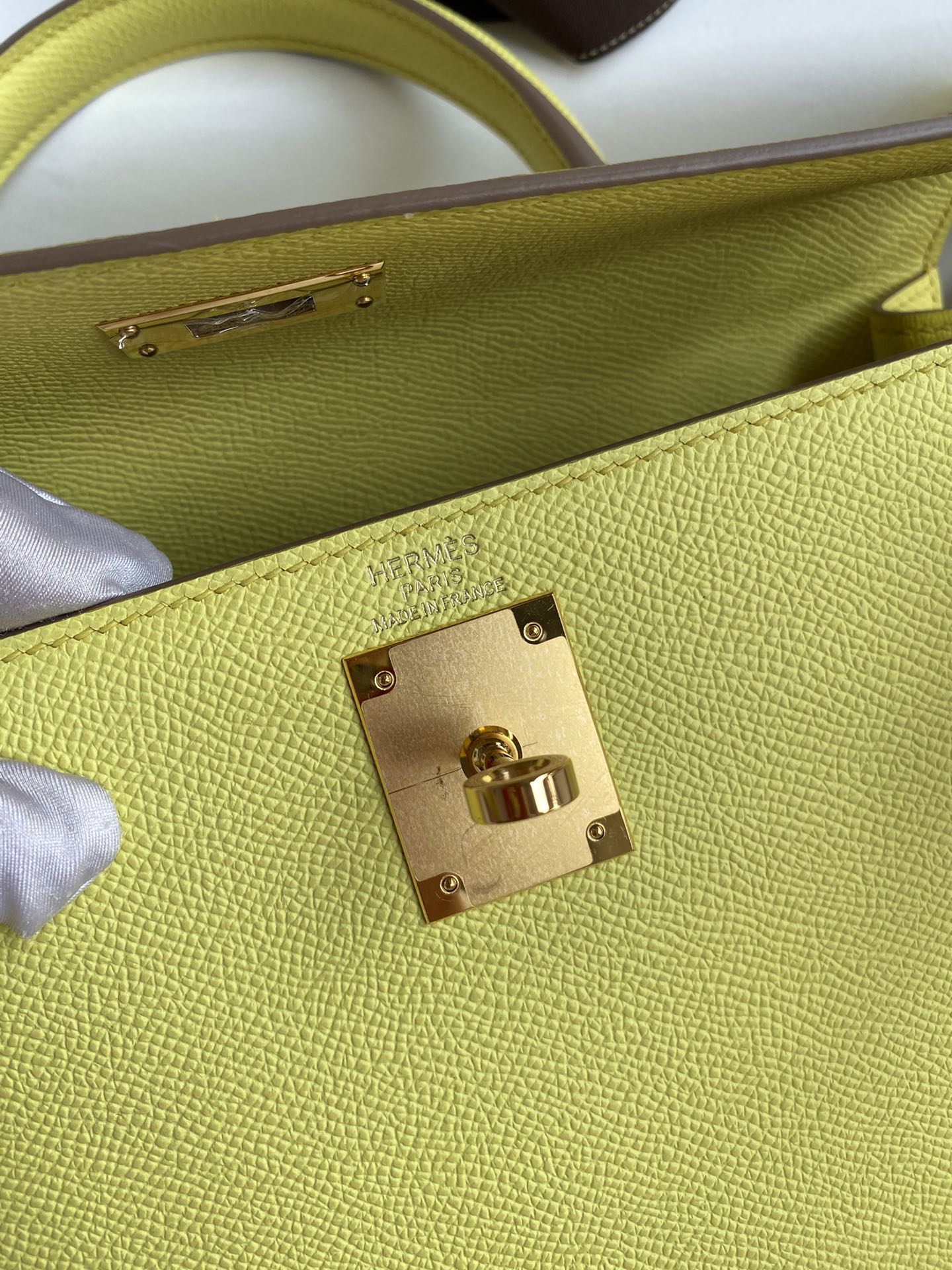 Hermes Kelly 28cm Handbag Shoulder Bag in Jaune Poussin Epsom Leather